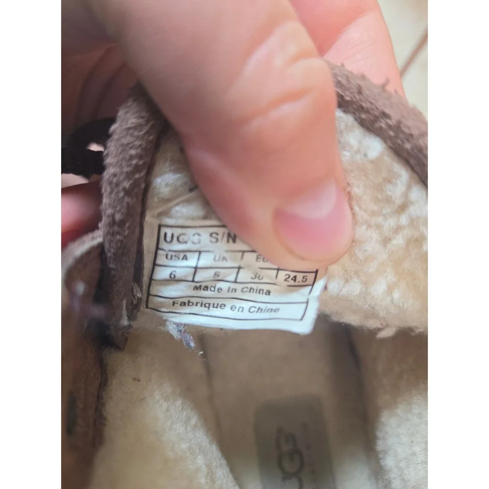 UGG Australia Waterproof‎ Leather Lace Up Boots Brown Shearling Lined Size 6